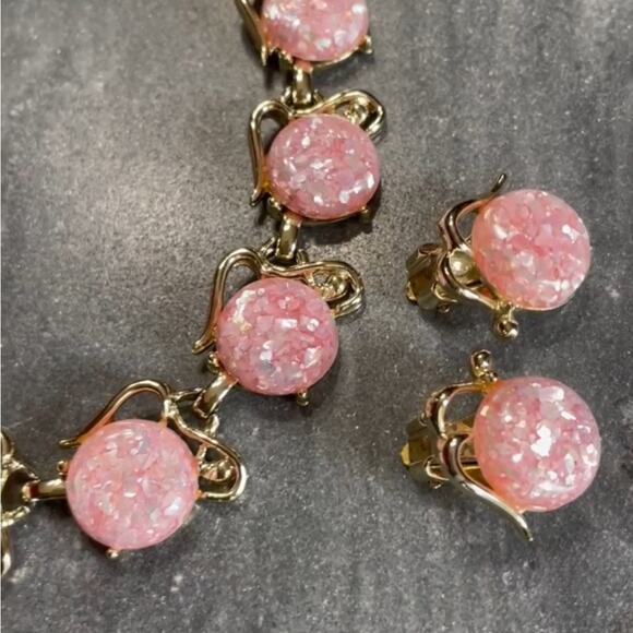 Vintage 1950s Pink Confetti Thermoset and Gold Tone Choker and Earrings Set - Picture 2 of 7